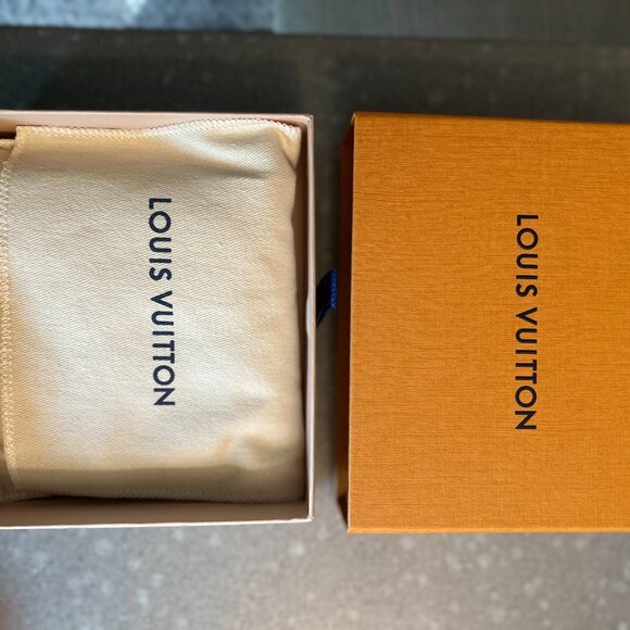 Louis Vuitton Multiple Wallet - Picture 4 of 9